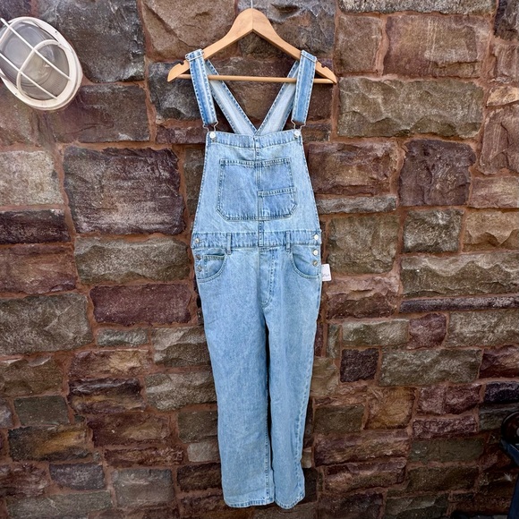 FREE PEOPLE  WE THE FREE  LT WASH BLEU MOON  SLOUCHY ZIGGY DENIM OVERALLS NWT M - Picture 6 of 7